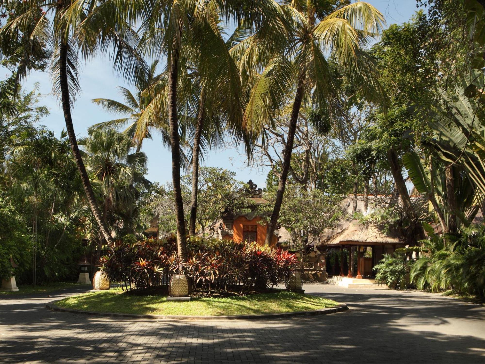 Puri Santrian Beach Resort And Spa Sanur  Exterior photo