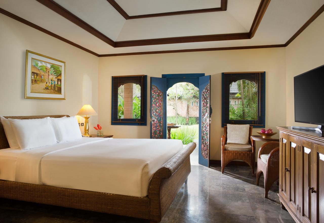 Puri Santrian Beach Resort And Spa Sanur  Exterior photo